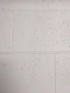 witte muur met een enkele witte lijn